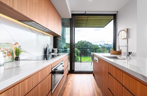 Waterloo Apartment | Waterloo - Sunny Modern Urban Sanctuary