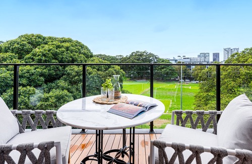 Waterloo Apartment | Waterloo - Sunny Modern Urban Sanctuary