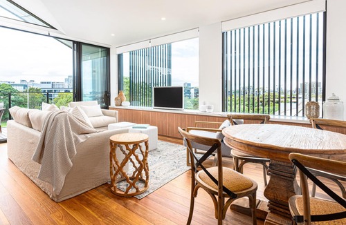 Waterloo Apartment | Waterloo - Sunny Modern Urban Sanctuary