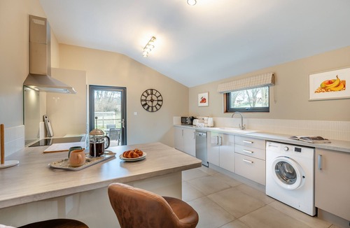 Ewhurst Green House | Watermans Vineyard Barn