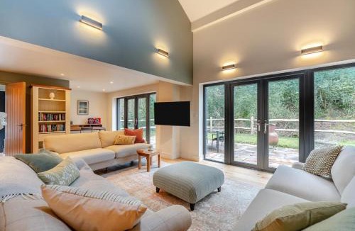 Ewhurst Green House | Watermans Vineyard Barn