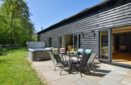 Ewhurst Green House | Watermans Vineyard Barn