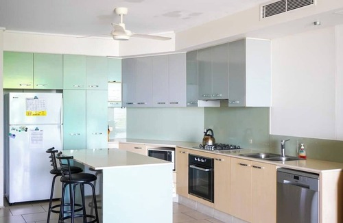 North Ward Apartment | Watermark Luxury Pool | Oceanfront | 2Bed 2Bath Apt