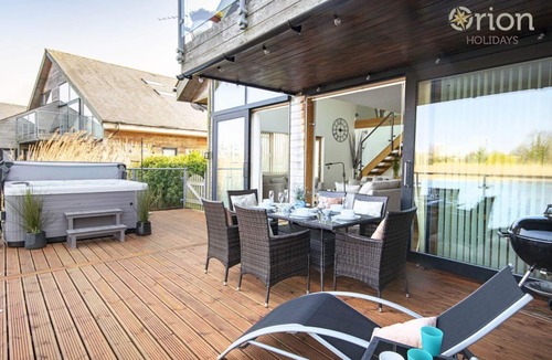 South Cerney House | Waters Edge 05, Amaranth Lodge (P)