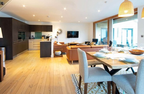 South Cerney House | Waters Edge 15, Kingsholm (P)