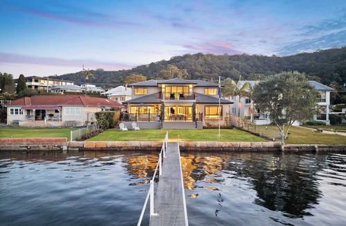 Koolewong House | Waters Edge by Coast Hosting