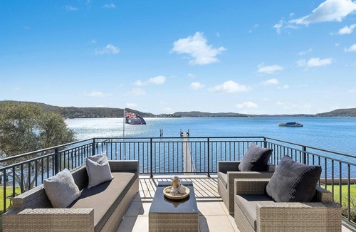 Koolewong House | Waters Edge by Coast Hosting