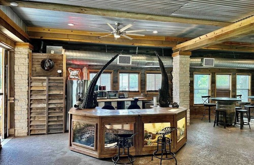 Tomball Cabin | Waters Edge Fishing Cabin