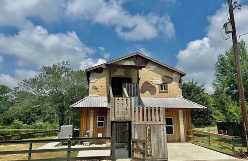 Tomball Cabin | Waters Edge Fishing Cabin
