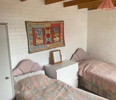 Amroth Ski Chalet | Waters edge