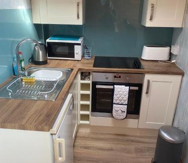 Amroth Ski Chalet | Waters edge