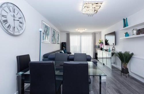 Clayton Apartment | Waters Edge