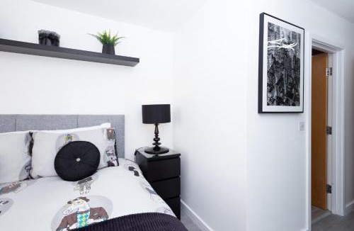 Clayton Apartment | Waters Edge