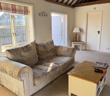 Ewhurst Green Apartment | Waters edge