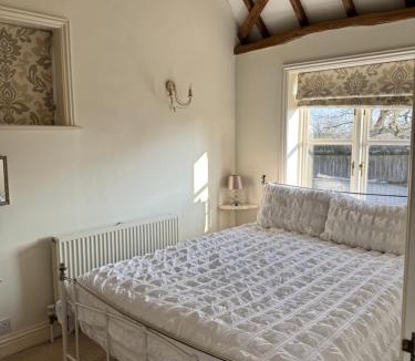 Ewhurst Green Apartment | Waters edge