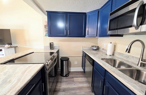 Mid America Condo | Water’s Edge Hideaway