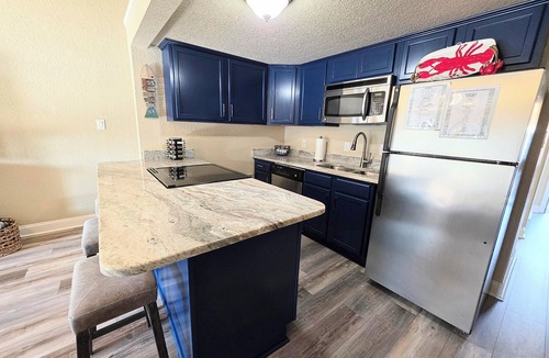Mid America Condo | Water’s Edge Hideaway