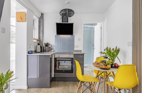 Hayle House | Waters Edge Holiday Home in Hayle, West Cornwall