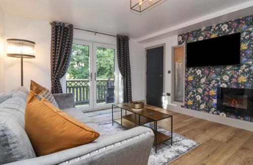 Gargrave House | Waters Edge Lock View