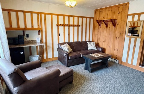 Lake George Cabin | Waters Edge Lodge