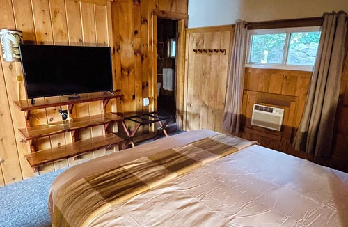Lake George Cabin | Waters Edge Lodge