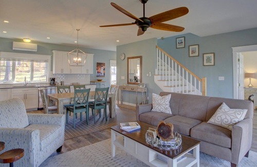 Edgecomb House | Water’s Edge Luxury Cottage