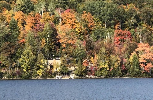 Val-des-Monts Cottage | Waters Edge on McGregor