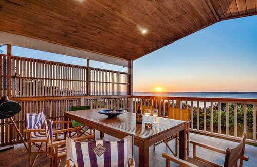 Frankston House | Waters Edge Summary: