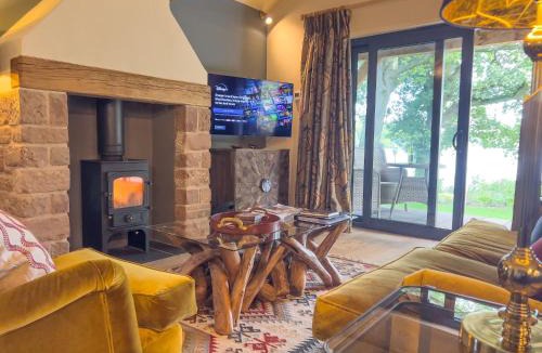 Wing House | Waters Edge, Talkin Tarn, a luxurious bungalow with stunning views over the tarn