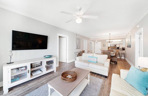 Fort Walton Beach Condo | Waterscape A317 ~ 2BR + Bunkroom ~ Beach Service!