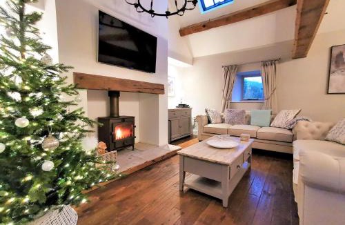 Bradbourne House | Waterside Barn