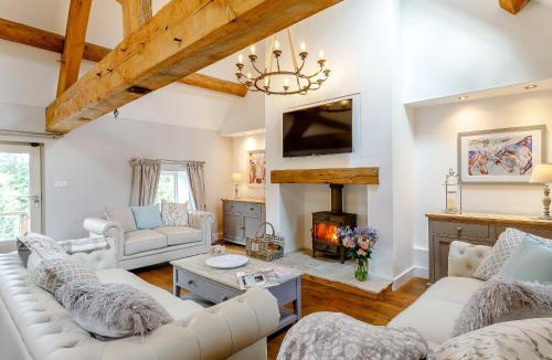 Bradbourne House | Waterside Barn