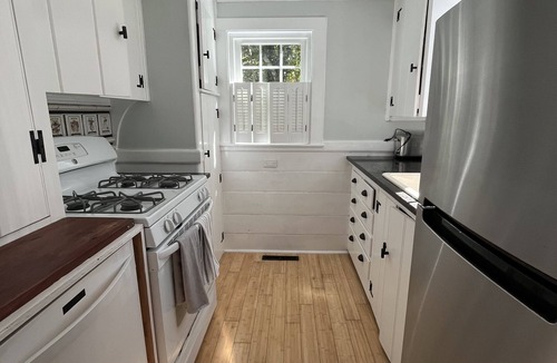 Centerville House | Waterside Bungalow Cape Cod