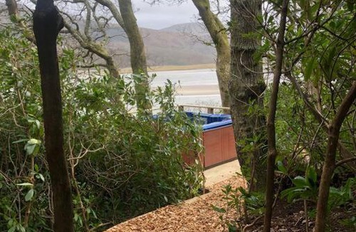 Caerdeon Apartment | Waterside Cader Cabin with Hot Tub