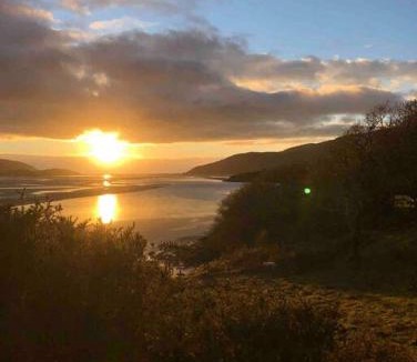 Caerdeon Apartment | Waterside Cader Cabin with Hot Tub