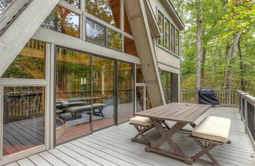 Wright City House | Waterside Cottage with Hot Tub