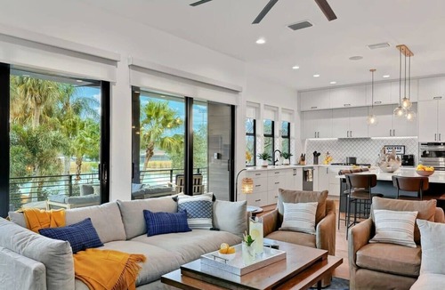 South Seminole Heights House | Waterside Gardens: Featured on TV Show "StayCation"