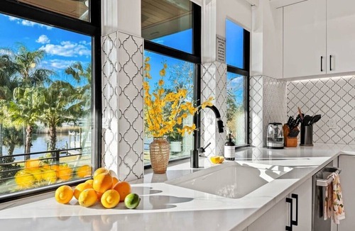 South Seminole Heights House | Waterside Gardens: Featured on TV Show "StayCation"