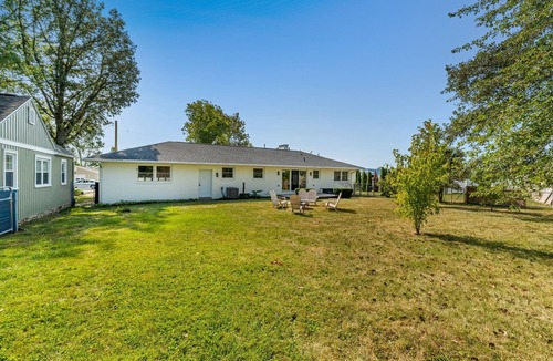 Russells Point House | Waterside Haven + Hot Tub l Fire Pit