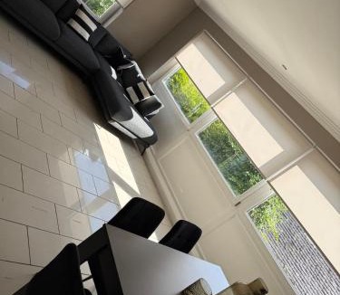 Johnstone Apartment | Waterside House