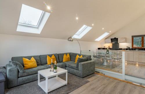 Rastrick House | Waterside Lodge