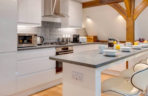 Ewhurst Green Ski Chalet | Waterside Lodge in Robertsbridge