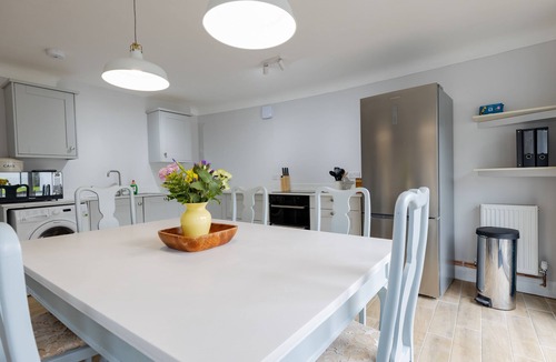 Christchurch Cottage | 'Waterside' - overlooking Mudeford Harbour - * No Booking Fees *