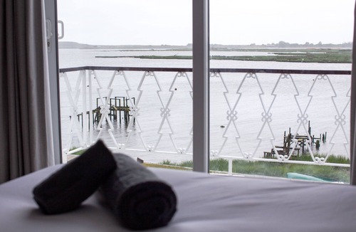 Christchurch Cottage | 'Waterside' - overlooking Mudeford Harbour - * No Booking Fees *