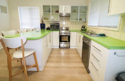 Blacksmiths House | Waterside Retreat @ Blacksmiths Beach