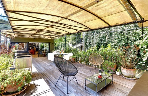 Boulogne-Billancourt Boat Rental | Waterside Retreat – Calm & Elegance in Saint-Cloud