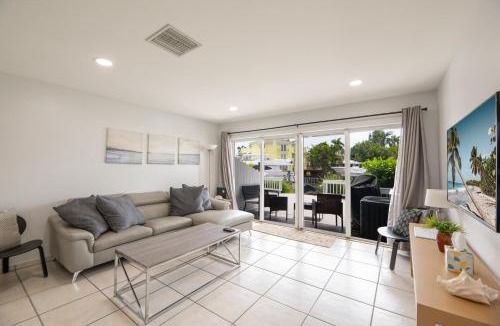 Coral Ridge House | Waterside retreat