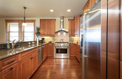 Lakeside Condo | Waterside Retreat with Huge Wraparound Deck