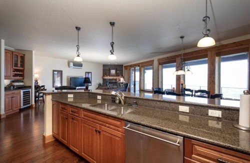 Lakeside Condo | Waterside Retreat with Huge Wraparound Deck