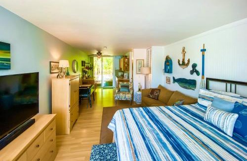 Saugatuck Hotel | Waterside Suites